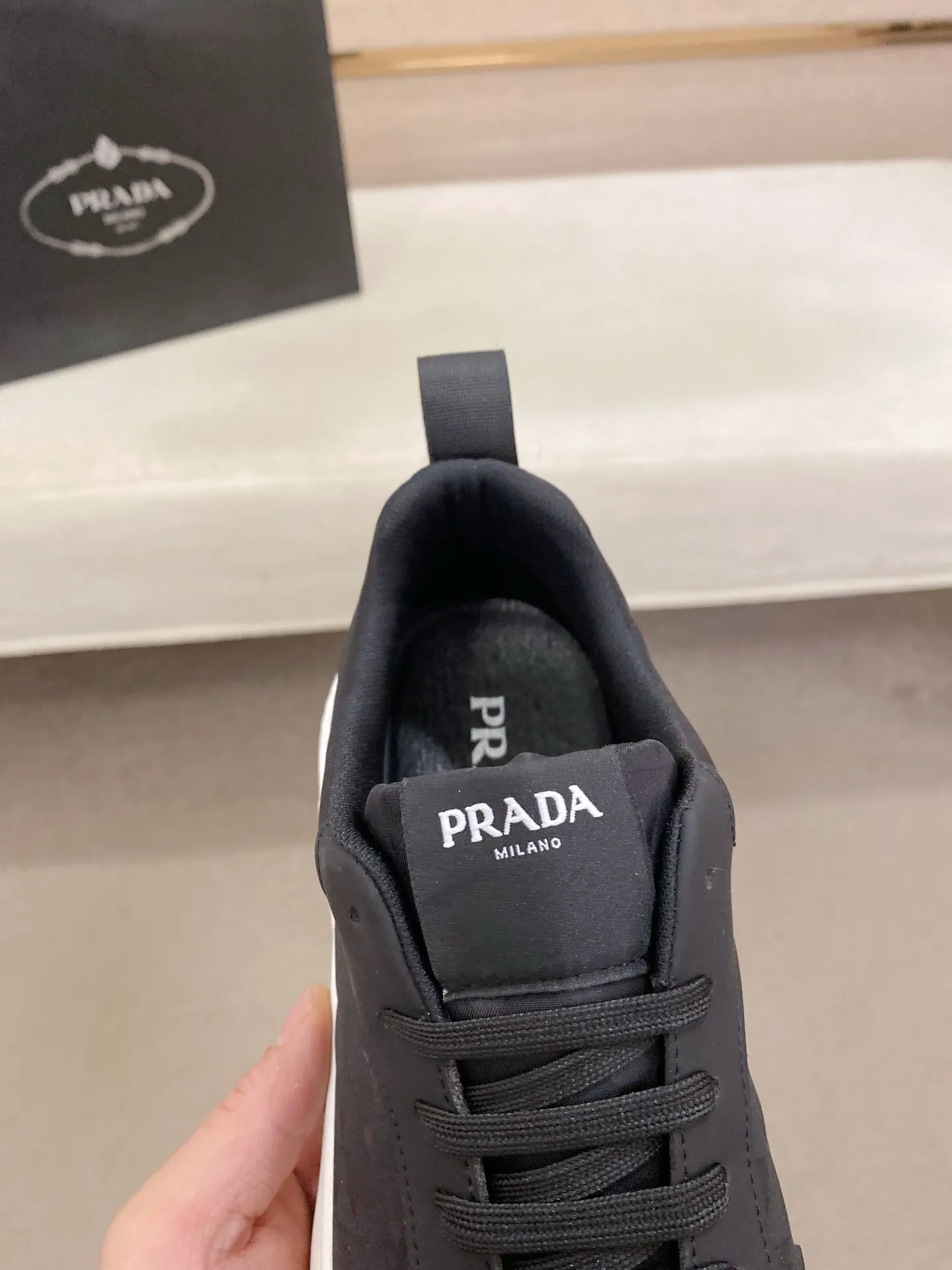 Men's shoes 💰 442💰 ✔️✔️✔️The new PRADA (Prada) counters are launched simultaneously. The new men's shoes and 😘fabrics are made of selected cowhide and waterproof and breathable fabrics. Lining: Breathable mesh lining. 👍🏿 High-end ☄️ air-cushion molded anti-slip rubber outsole, exquisite lines, simple and elegant, comfortable and high-end for leisure travel. Code number: 38 to 44 (45 can be customized and cannot be returned or exchanged)